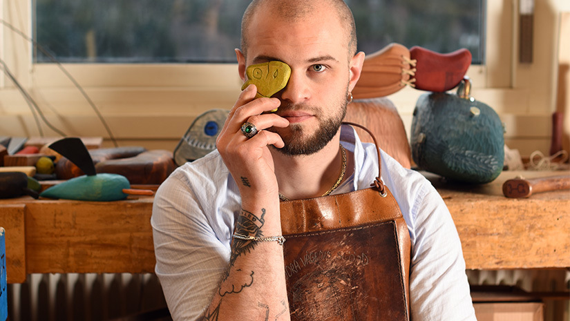 Jonatan Hedetoft i sin verkstad.