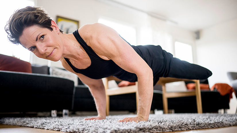 Marit Sundin i armhävningsposition.