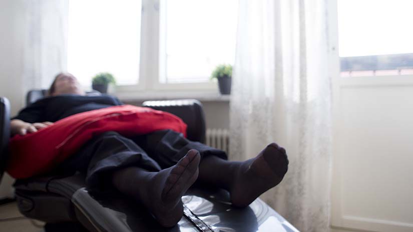 Person vilar på Stöttecenter i Hässleholm.