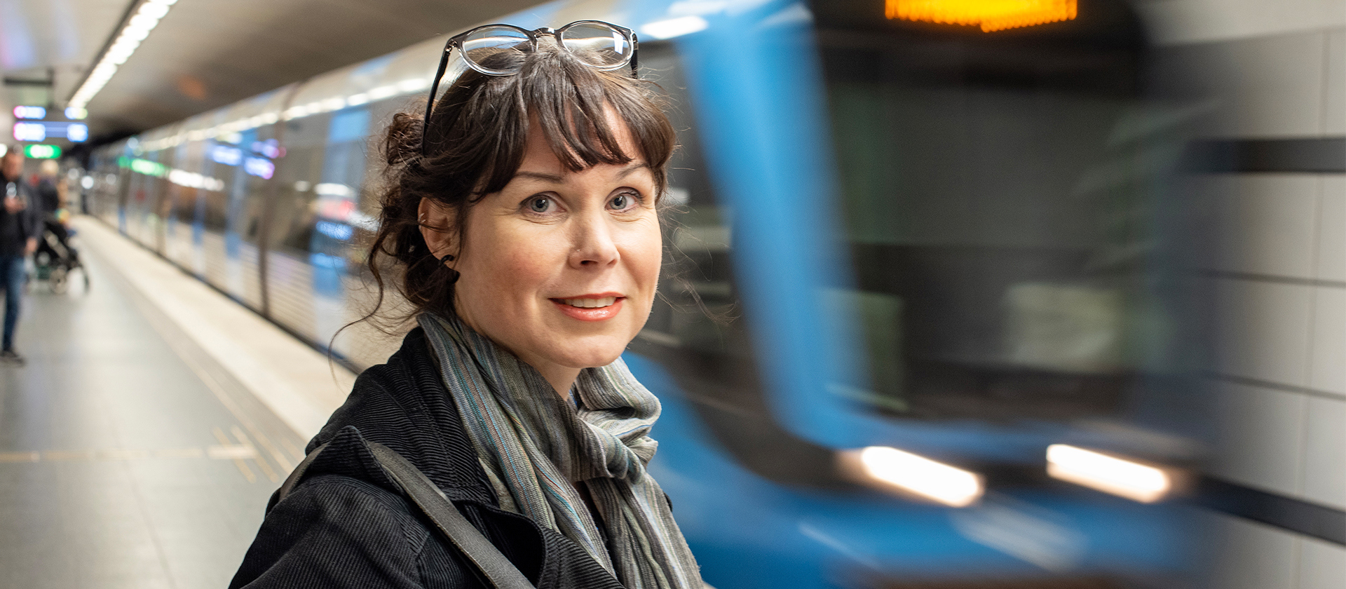 Linda Timm på perrongen i Stockholms tunnelbana
